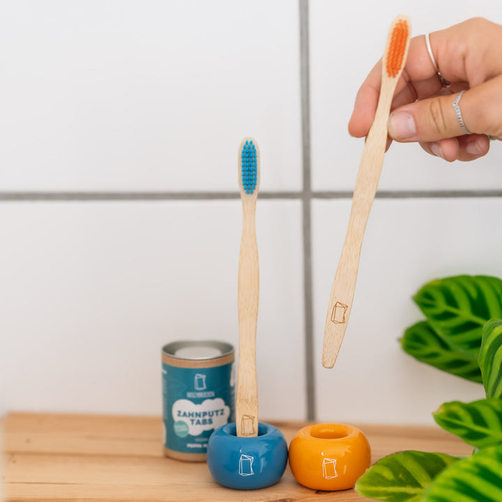 Zahnbürstenständer aus Keramik