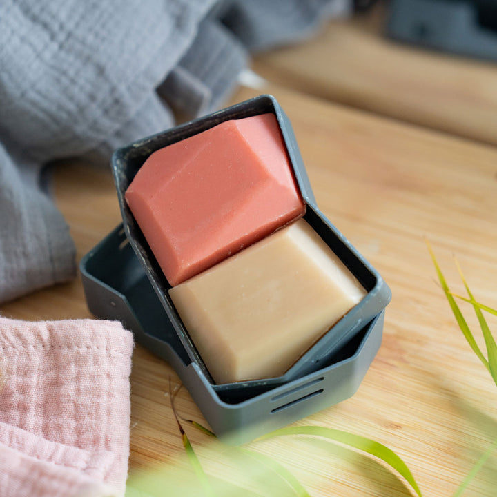 Feste Gesichtsreinigung und Feste Conditioner in der kleinen FAIRpackung 