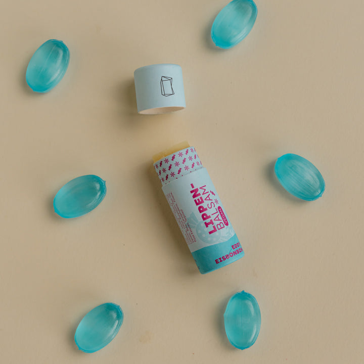 Eddy Eisbonbon Lippenbalsam ohne Plastik mit natürlichen Inhaltsstoffen pflegend flatlay