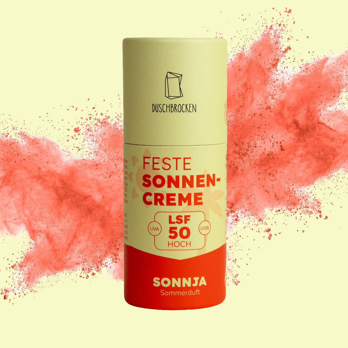 Feste Sonnencreme Sonnja von Duschbrocken vor einem korallenroten Farbpulver-Effekt