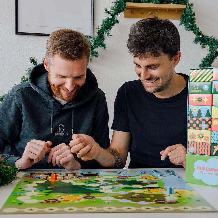 Personen spielen das Duschbrocken Delivery Gesellschaftsspiel