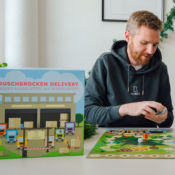 Person spielt das Duschbrocken Delivery Gesellschaftsspiel